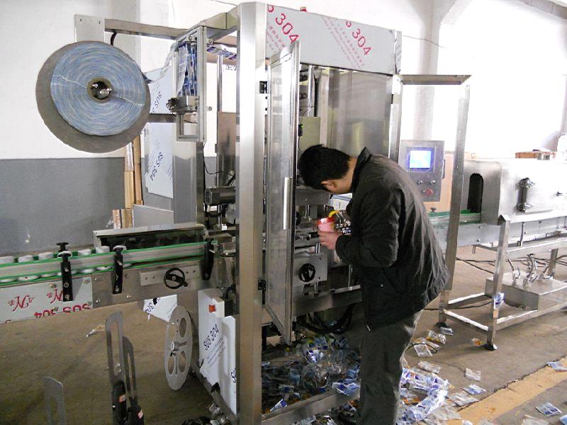 sleeve labeling machine with shrink tunnel China_Automatic_Shrink_sleeve_labeling_machine_for_dayly_machine