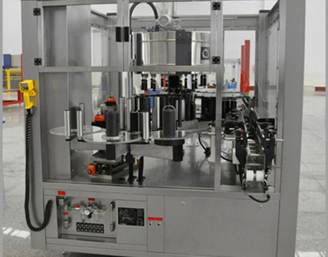 برچسب زدن چسب.jpg