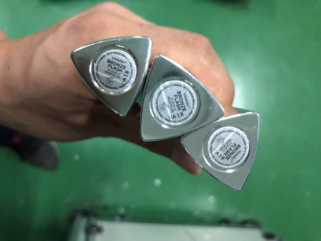 نمونه های برچسب زدن NO3 lipstick.jpg