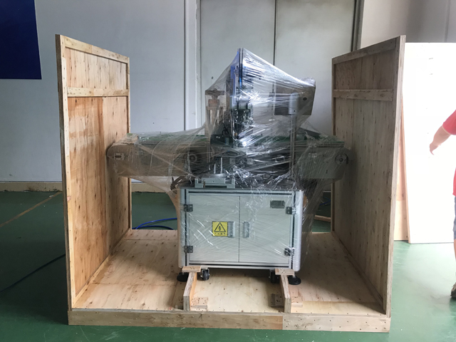 دستگاه لیبل رژ لب.jpg