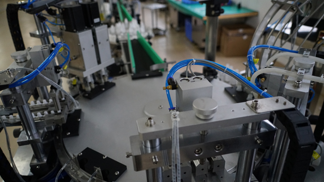 پرکننده چرخشی capper.jpg