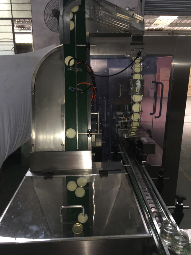 فرآیند دربندی آب بندی کوزه ها با خلاء.JPG