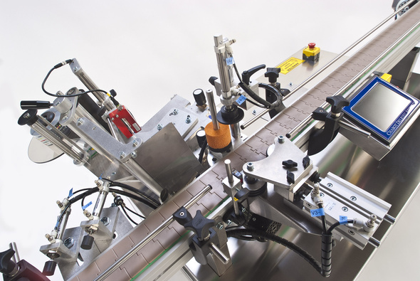 round bottle labeler equipment تجهیزات برچسب زدن بطری های گرد.jpg