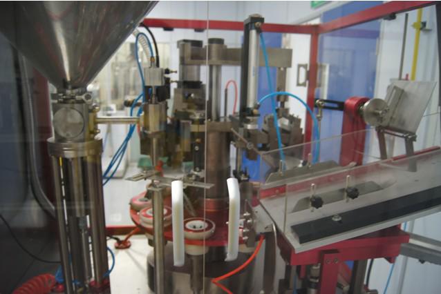 automatic tubes filling sealing machine for toothpaste مخزن ذخیره سازی.jpg