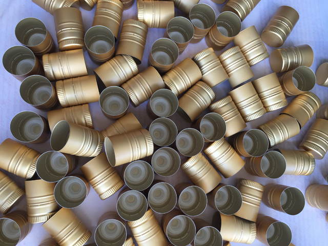 caps samples sent from usa customer for capping machine کلاهک های آلومینیومی.jpg