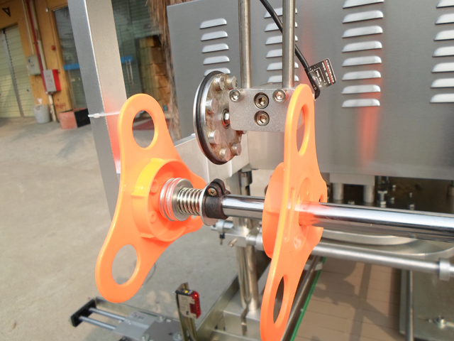 film roller غلتک برای بارگذاری فیلم sealing.jpg