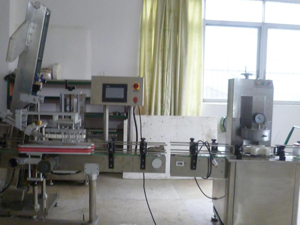 vacuum capping machine with cap placement درپوش خلاء برای شیشه شیشه ای.JPG