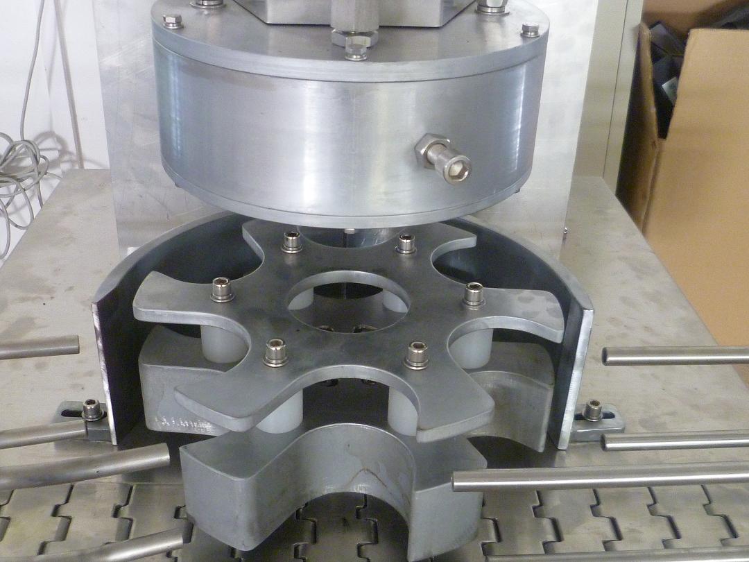 rotary vacuum capper machinery سر چرخشی دستگاه درپوش خلاء.JPG