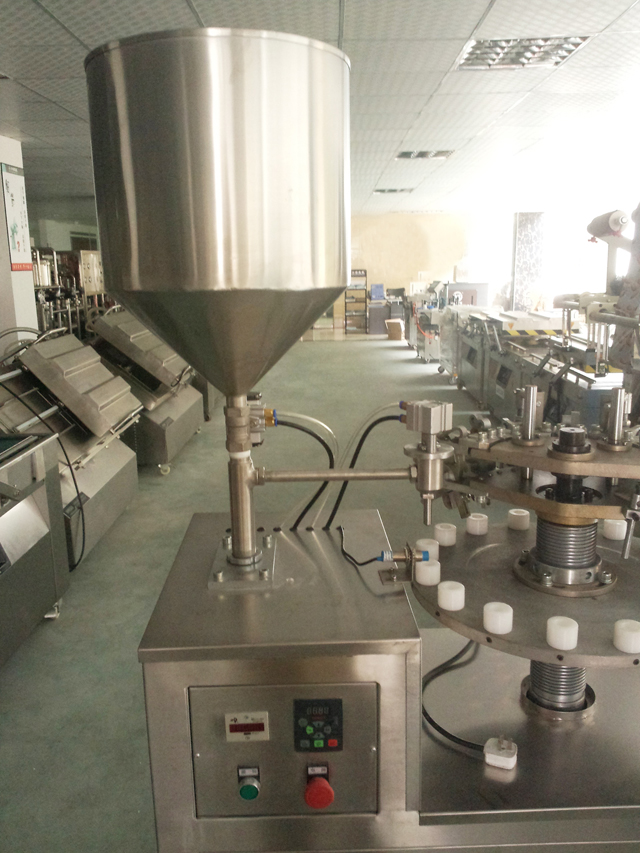 metal tubes filling sealing machine in stock لوله های پرکننده سیلر hopper.jpg