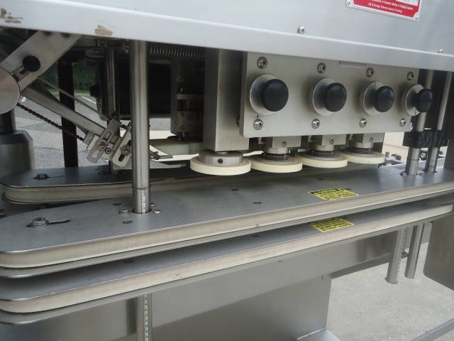 high speed linear screw capping machines پیچ سرعت بالا capper.jpg
