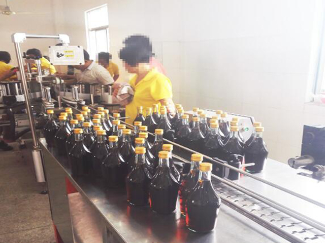 ماشین آلات در حال اجرا در factory.jpg