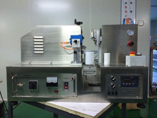 semi automatic tubes sealing machine دستگاه های سیلر لوله های اولتراسونیک.jpg