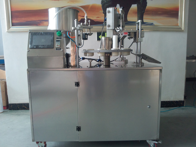 rotary filling sealing machine ultrasonic شات نزدیک برای دستگاه آب بندی پرکننده اولتراسونیک.jpg