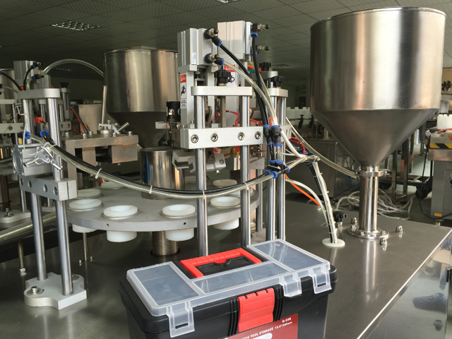 سیلر پرکننده لوله در یک ردیف.jpg