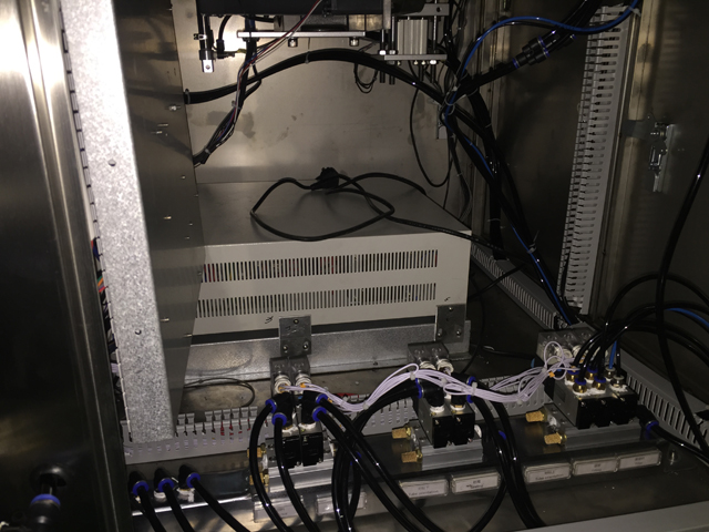 tubes filling sealing machine جعبه های برقی برای پرکردن لوله های تجهیزات آب بندی.jpg