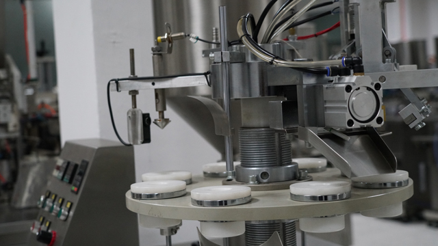 سیلر لوله پرکننده پلاستیک.jpg