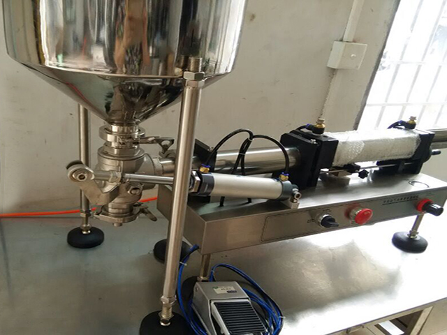 تصویر دستگاه پرکن.jpg