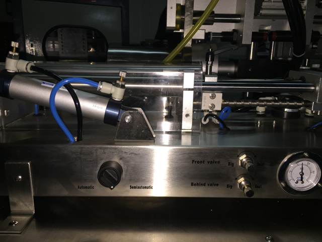 horizontal filling machine for filling process دستگاه پرکن افقی لوله پرکننده sealer.jpg