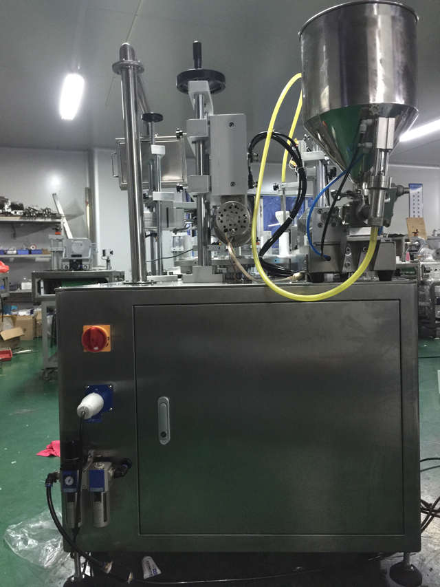 tubes filling ultrasonic sealing machine semi automatic دستگاه آب بندی قسمت پشت لوله پرکن.jpg
