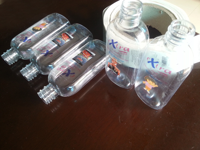 transparent labels labelled samples bottles plane surface مروان از لیبل ها و بطری های شفاف نمونه (3).jpg