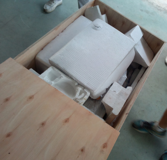 wooden case packaging before ocean shipping بسته بندی ماشین لیبلینگ.jpg