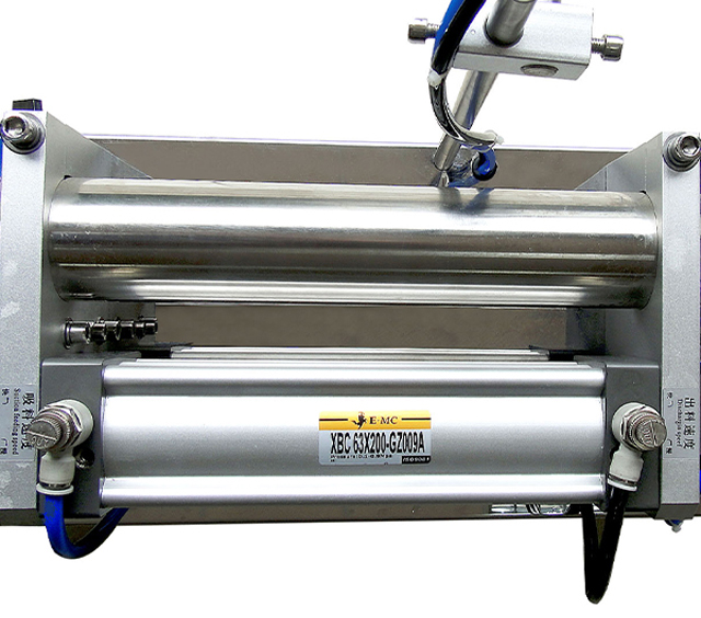 pneumatic filling machine manual for liquid cosmetic field ماشین های پرکننده برای مشتری ایالات متحده (3).jpg
