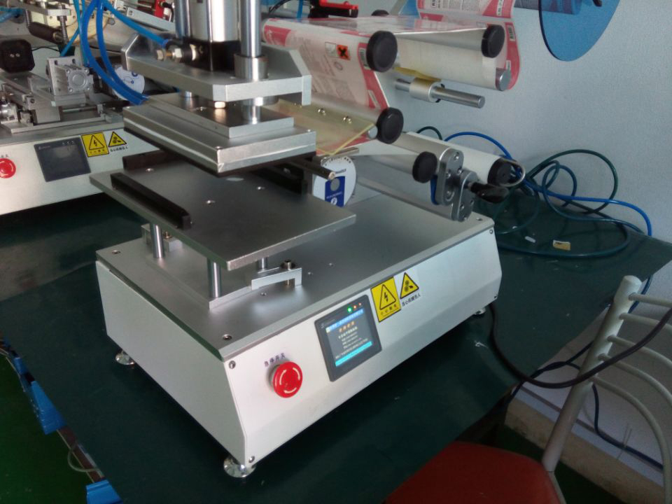 semi automatic labeling machinery ماشین آلات لیبل زن کیف .jpg