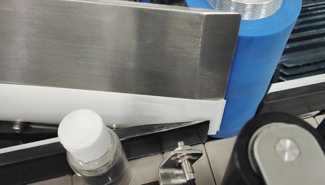 فرآیند برچسب زدن bottles.jpg