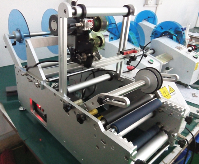 دستگاه لیبلینگ نیمه اتوماتیک برای تزریق سوزن.jpg