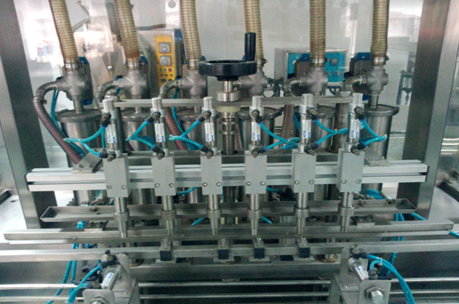 linear filling machinery for thick cream عکس نزدیک برای ماشین آلات پر کردن خطی.jpg