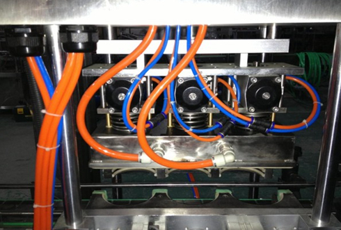 vacuum capper linear سرهای دربندی خلاء قسمت نزدیک shot.jpg