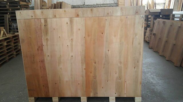 مهر و موم کارتن در جعبه چوبی.jpg