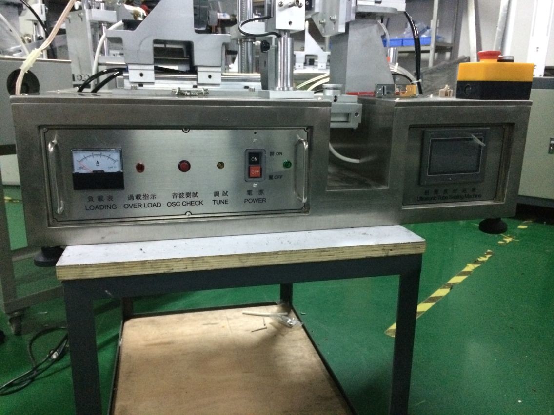 semi automatic tubes sealing machine دستگاه های سیلر لوله های اولتراسونیک.jpg